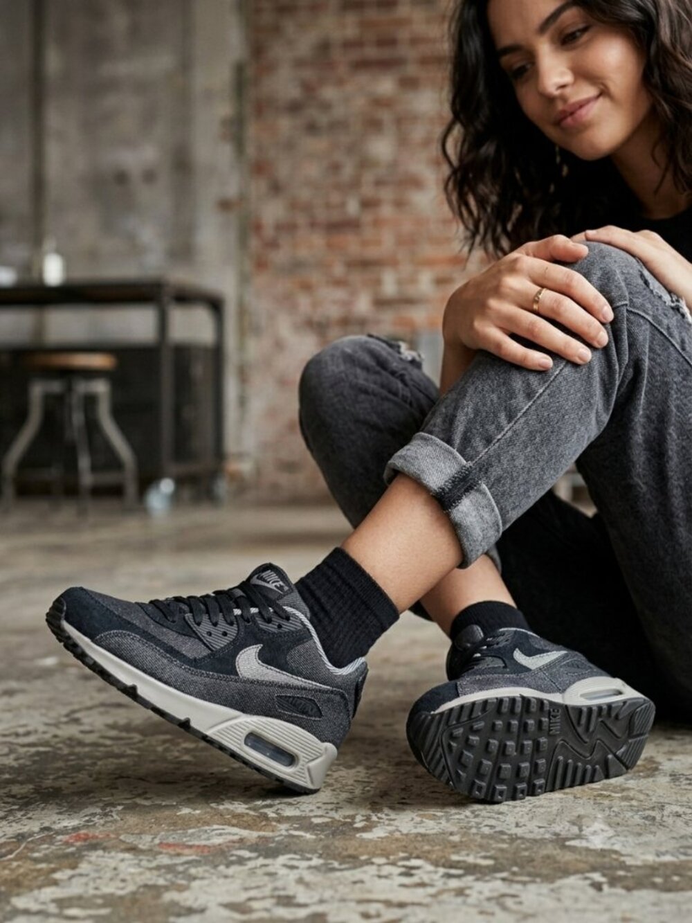 Nike Air Max 90 SE Women's Sneakers Black Dark Gray Size 6 Style: 881105-002 NEW